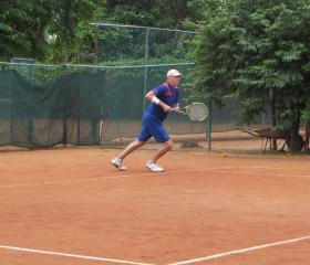 natural tennis court